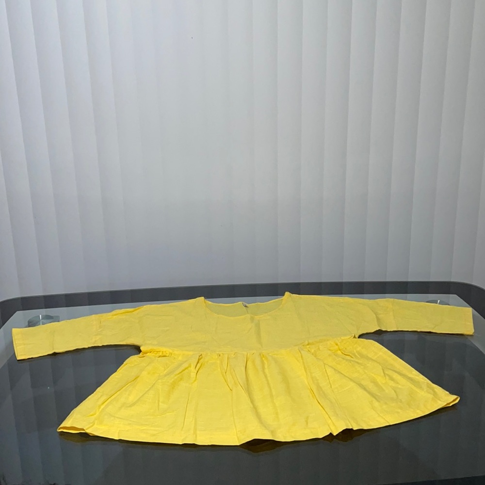Size 2xl yellow top like new condition